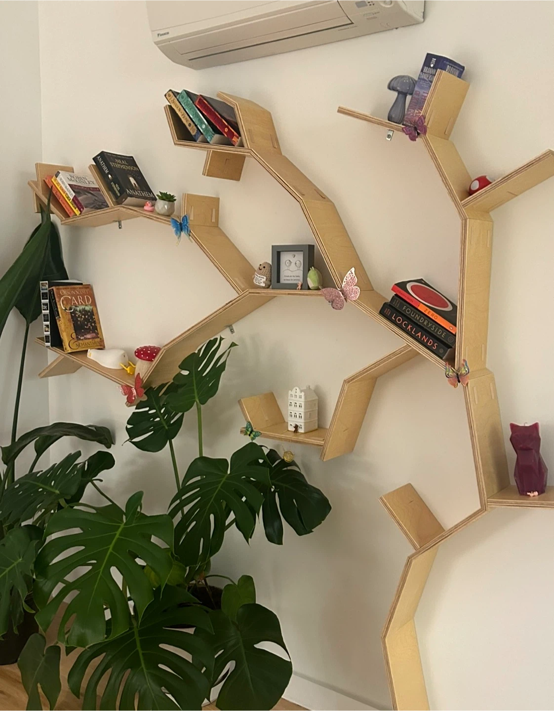 Tree bookshelf