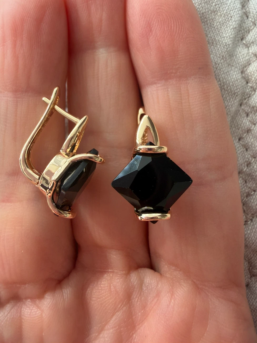 1 onyx earrings