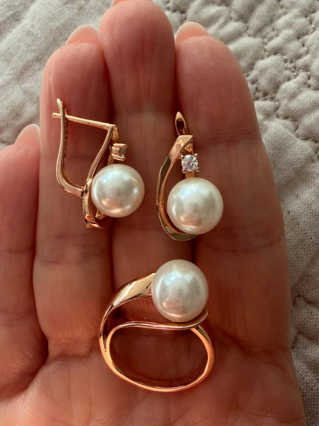 14k pearl earrings ring ( size 8)