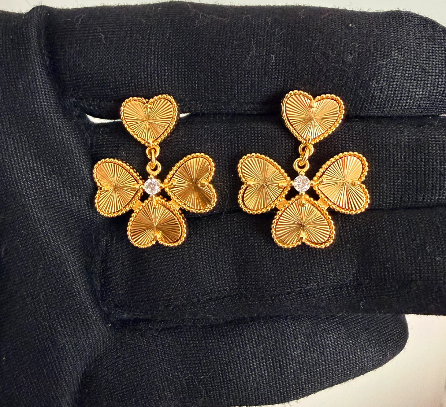 VCA 750 Gold Clover & Heart Earrings