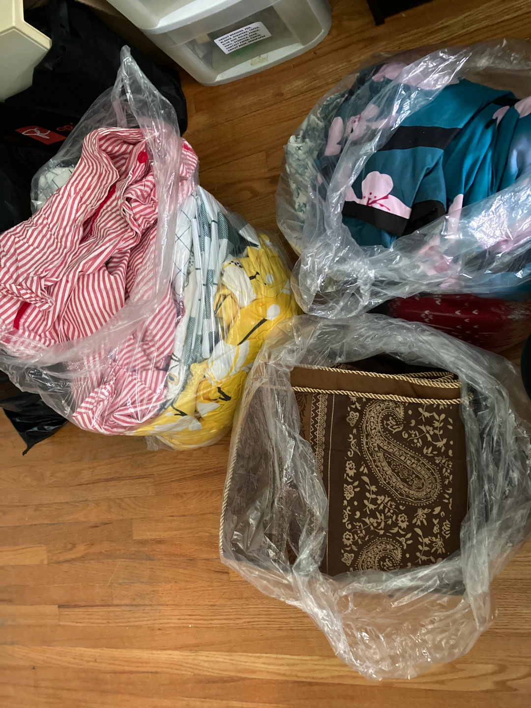 Assorted bedding (Queen)- all 3 bags - photo 2