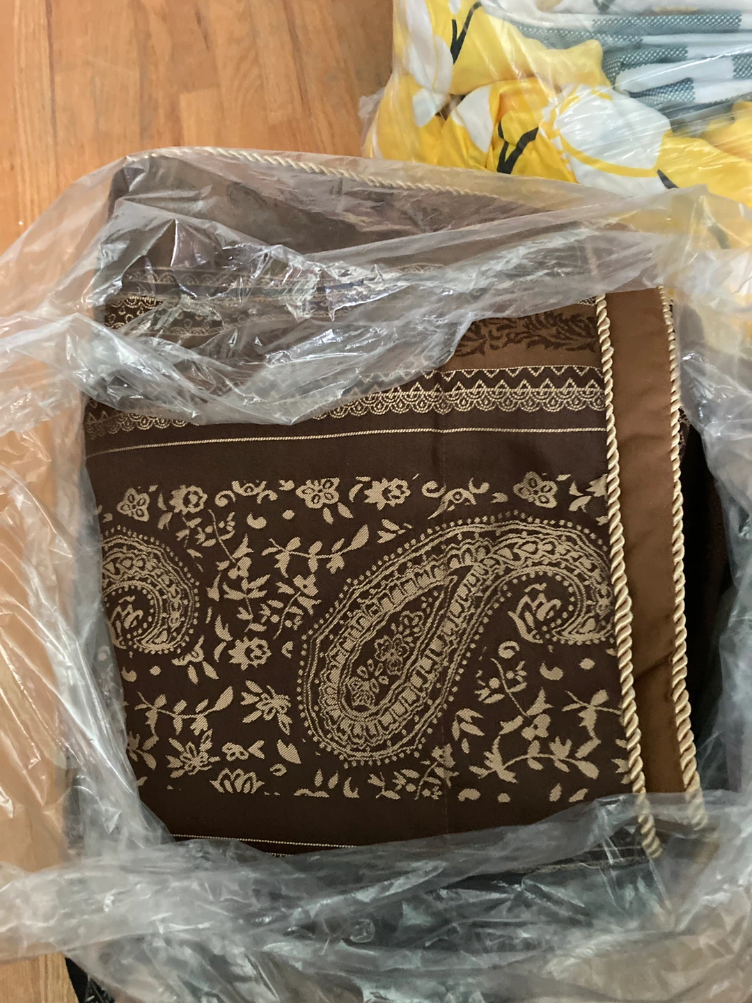 Assorted bedding (Queen)- all 3 bags - photo 3