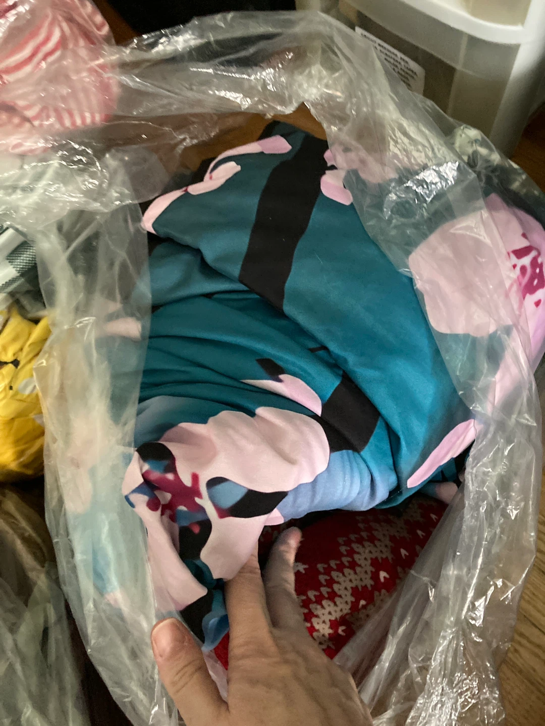 Assorted bedding (Queen)- all 3 bags - photo 4