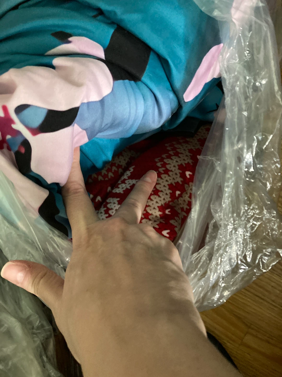 Assorted bedding (Queen)- all 3 bags - photo 5