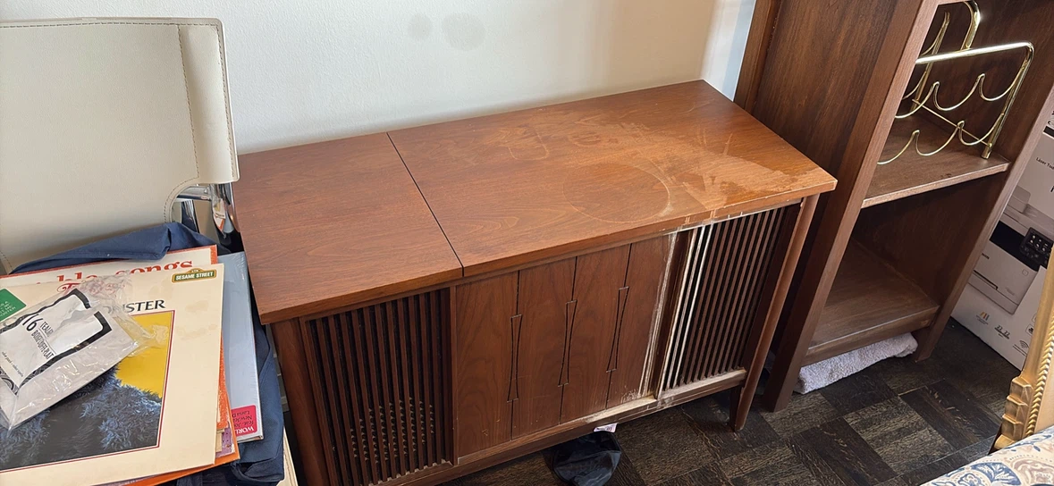 FREE Fun Project Alert! Vintage Record Player Cabinet