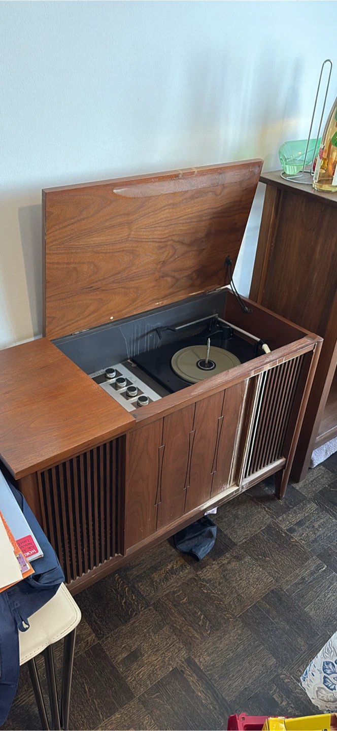 FREE Fun Project Alert! Vintage Record Player Cabinet - photo 3