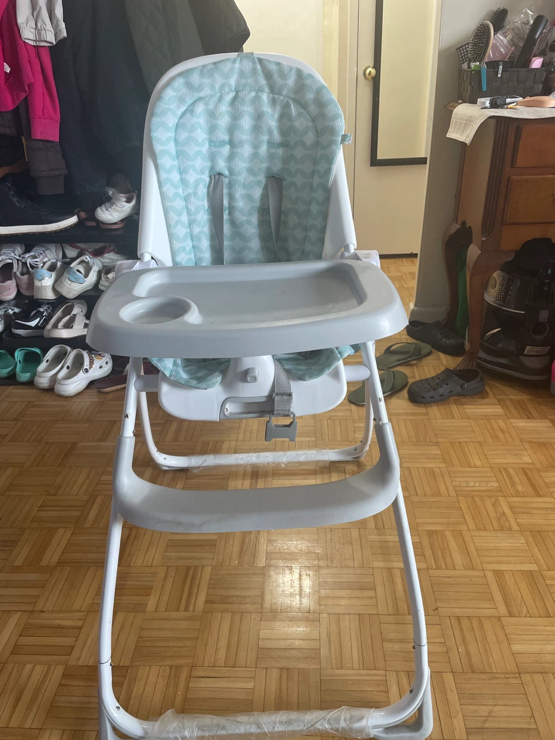 High Chair with Tray - photo 2