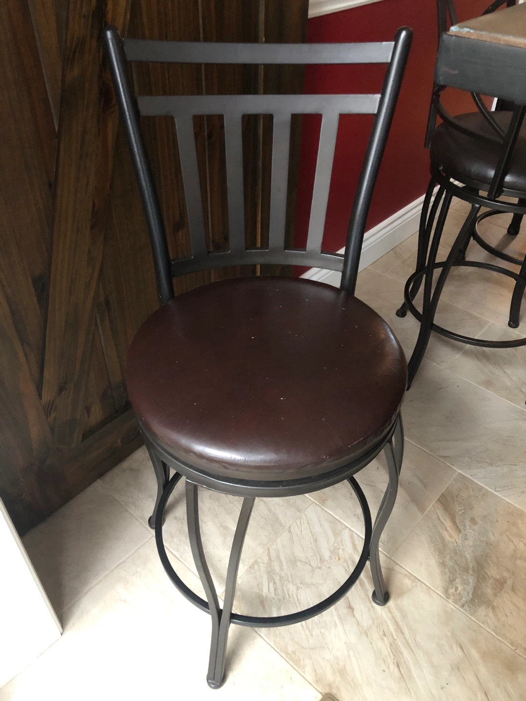 Swivel stools (x2) - photo 2