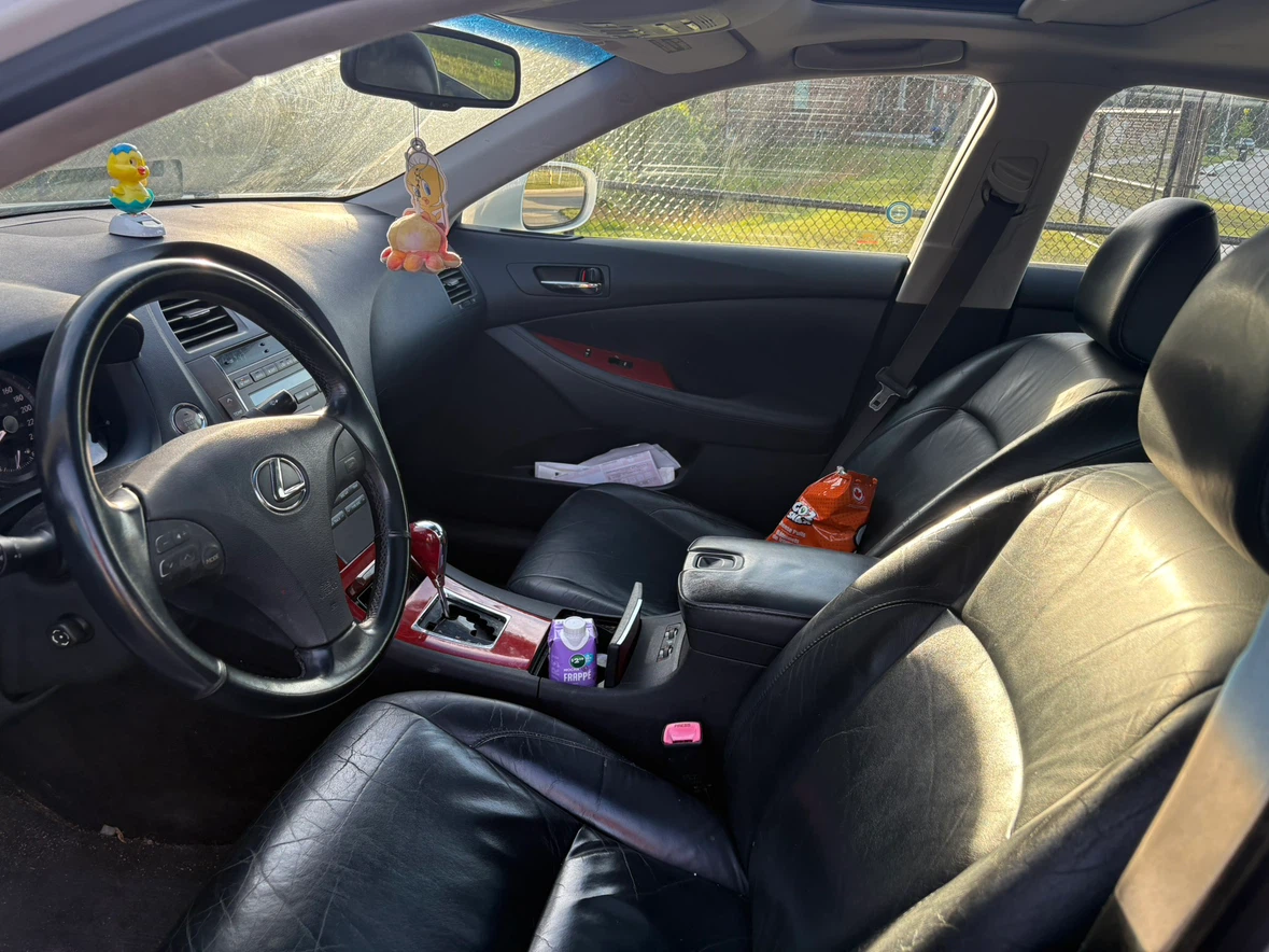 2009 Lexus ES 350 Sedan - photo 2