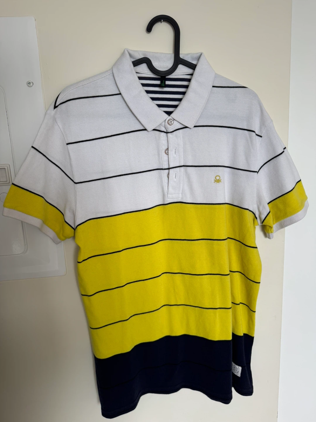 United Colors of Benetton Striped Polo Shirt (Size M)