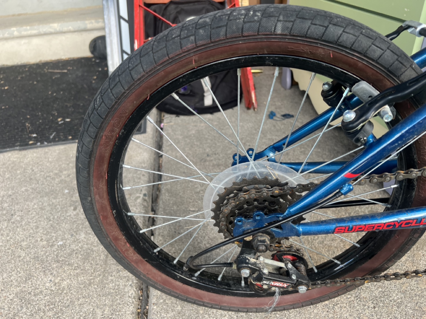 Supercycle Kids Bicycle needs air - photo 4