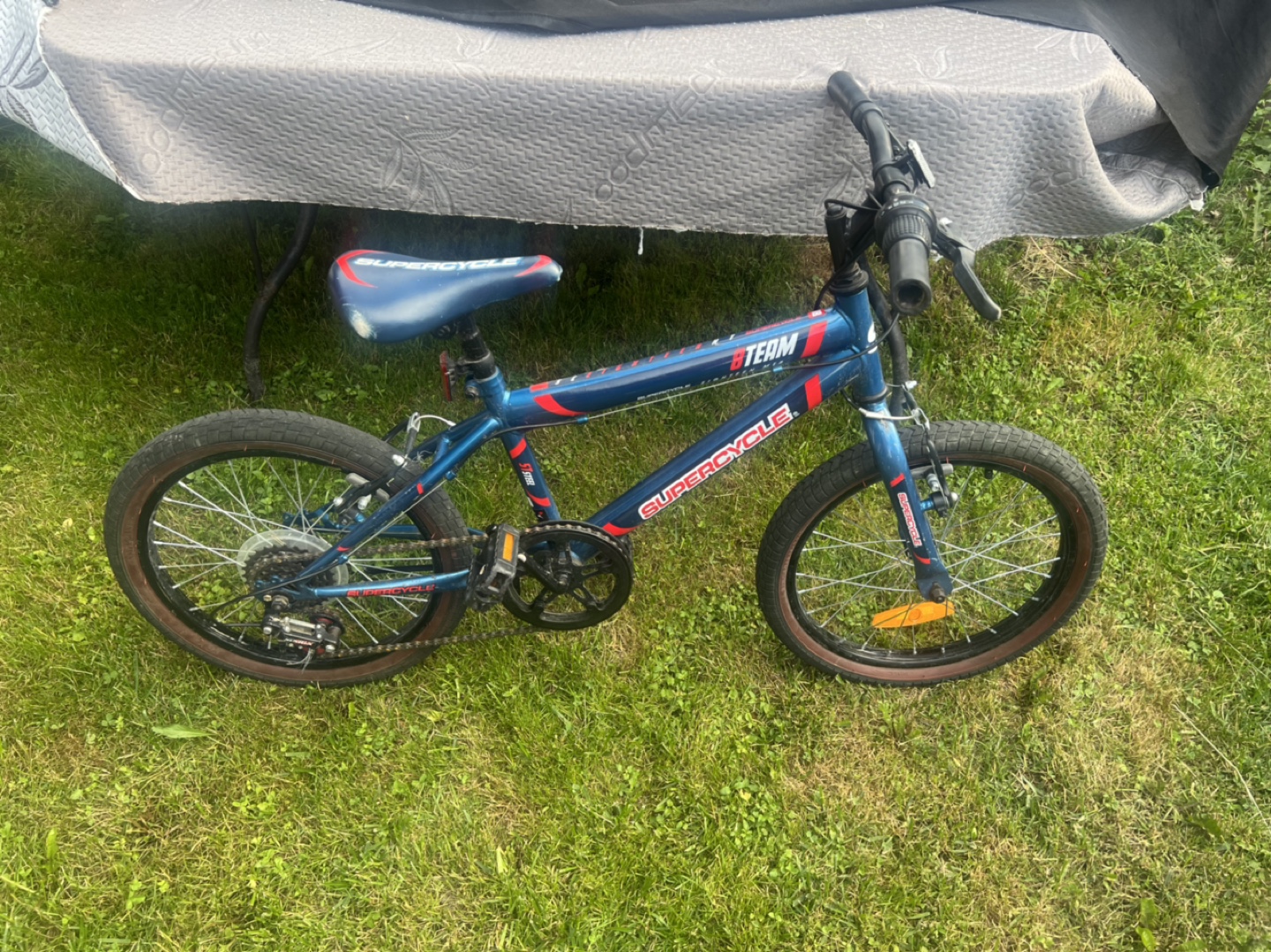 Supercycle Kids Bicycle needs air - photo 3