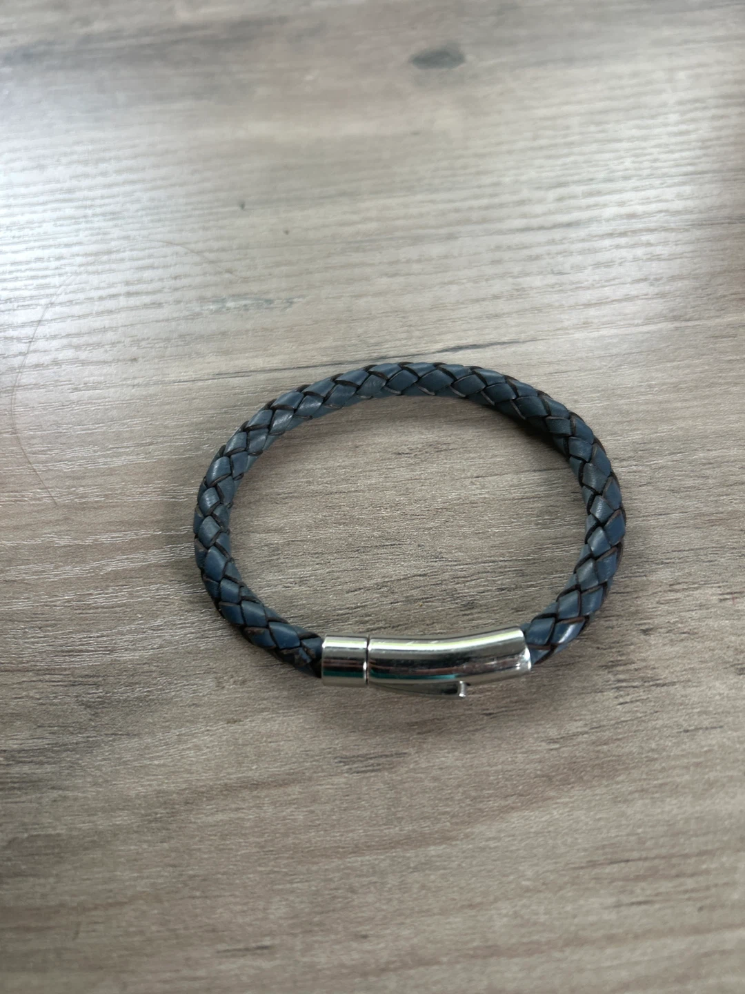 Elegant leather and metal bracelet by Unique