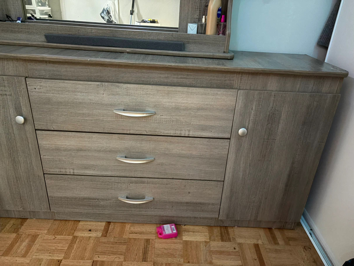 Dress and 2 nightstands - photo 2
