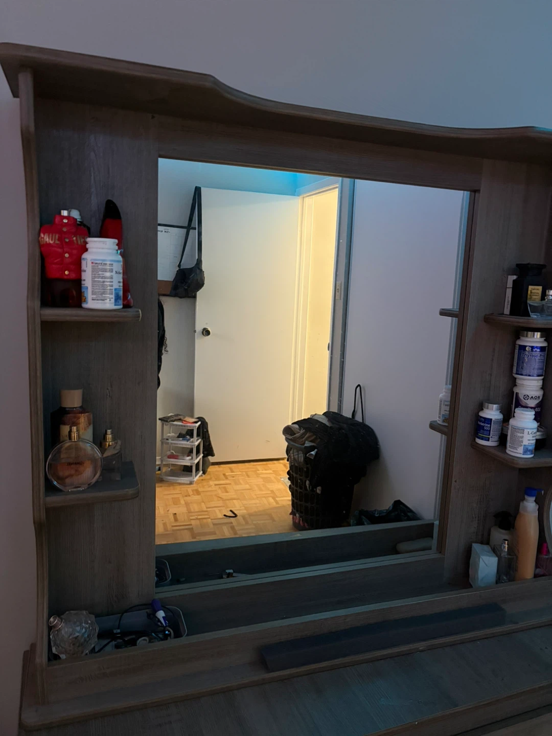 Dress and 2 nightstands - photo 3