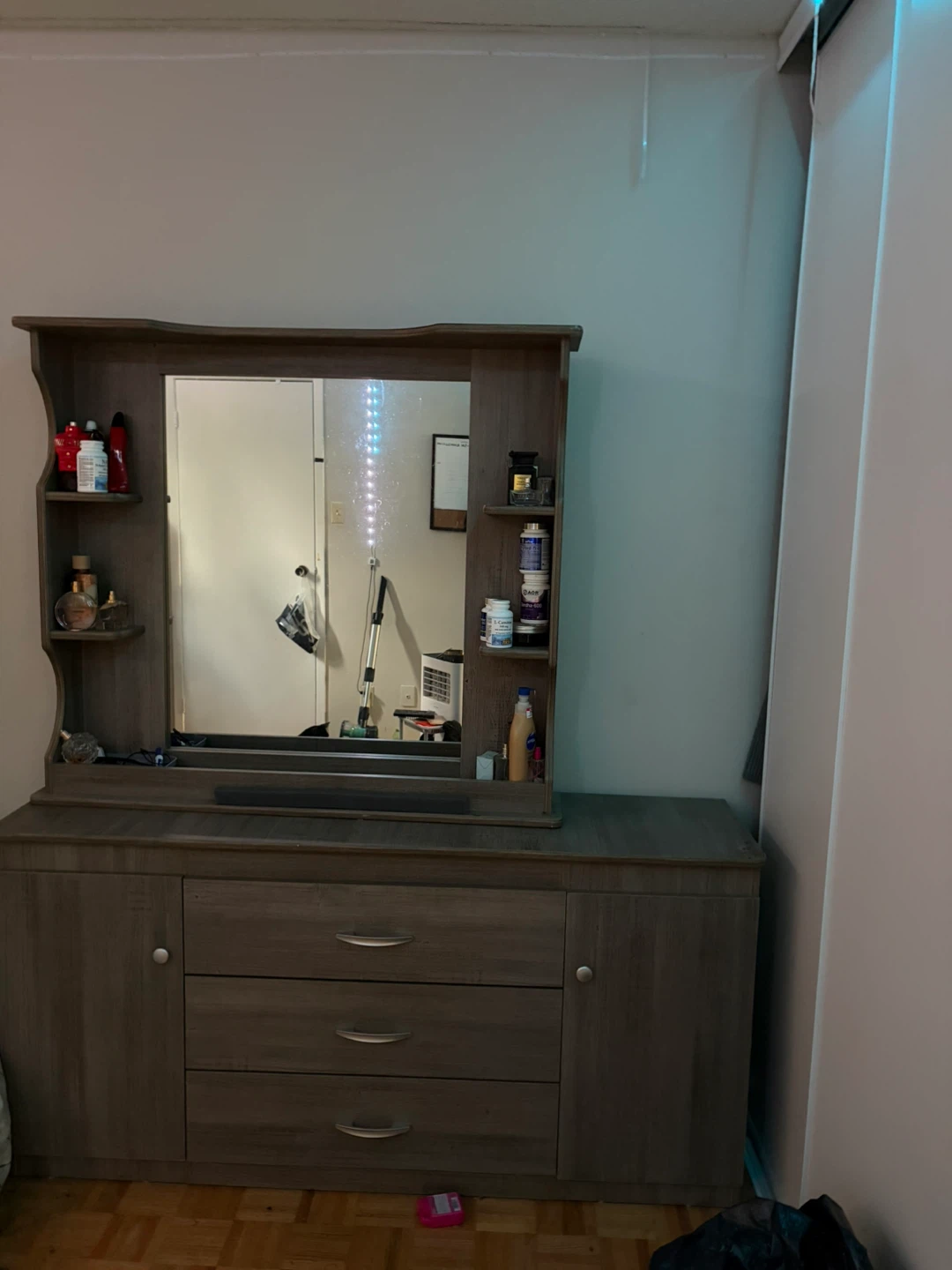 Dress and 2 nightstands - photo 4
