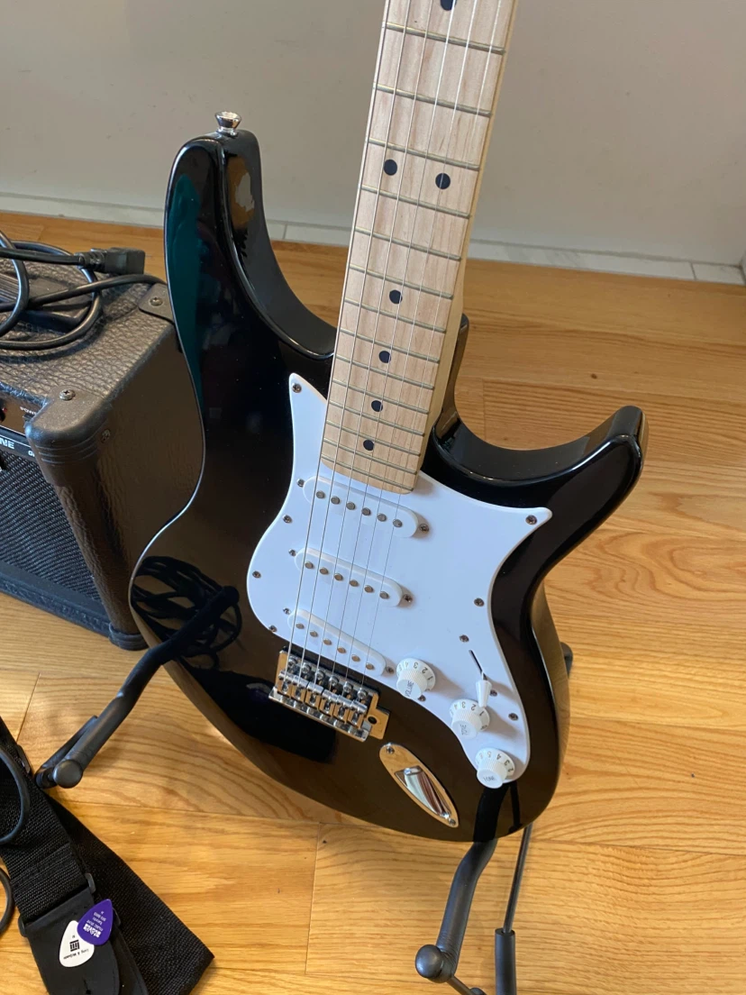 Excellent electric guitar package