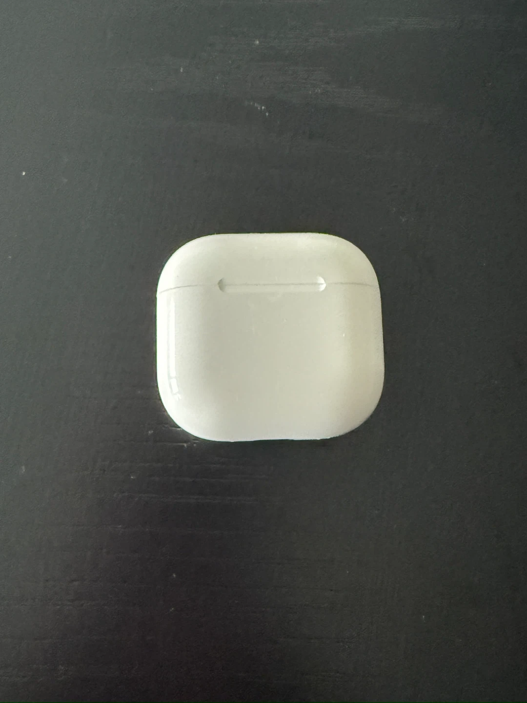 Apple AirPods 4 - right AirPod doesn’t work properly.
