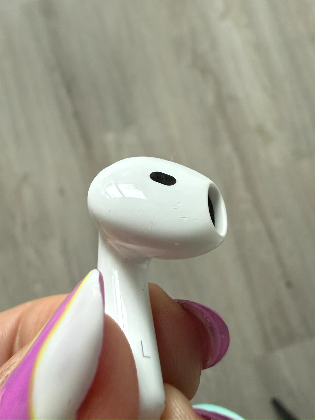 Apple AirPods 4 - right AirPod doesn’t work properly. - photo 4