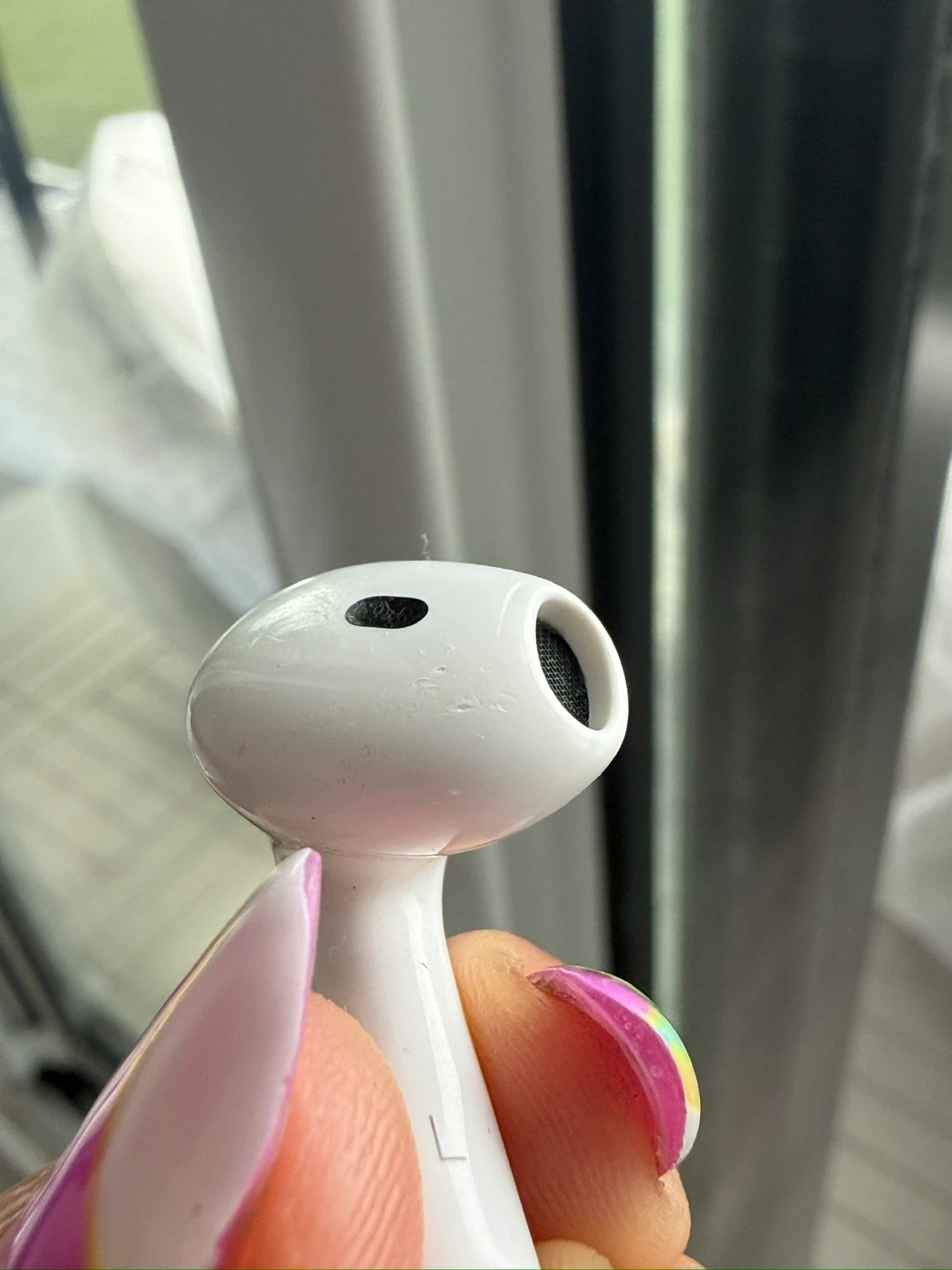 Apple AirPods 4 - right AirPod doesn’t work properly. - photo 5