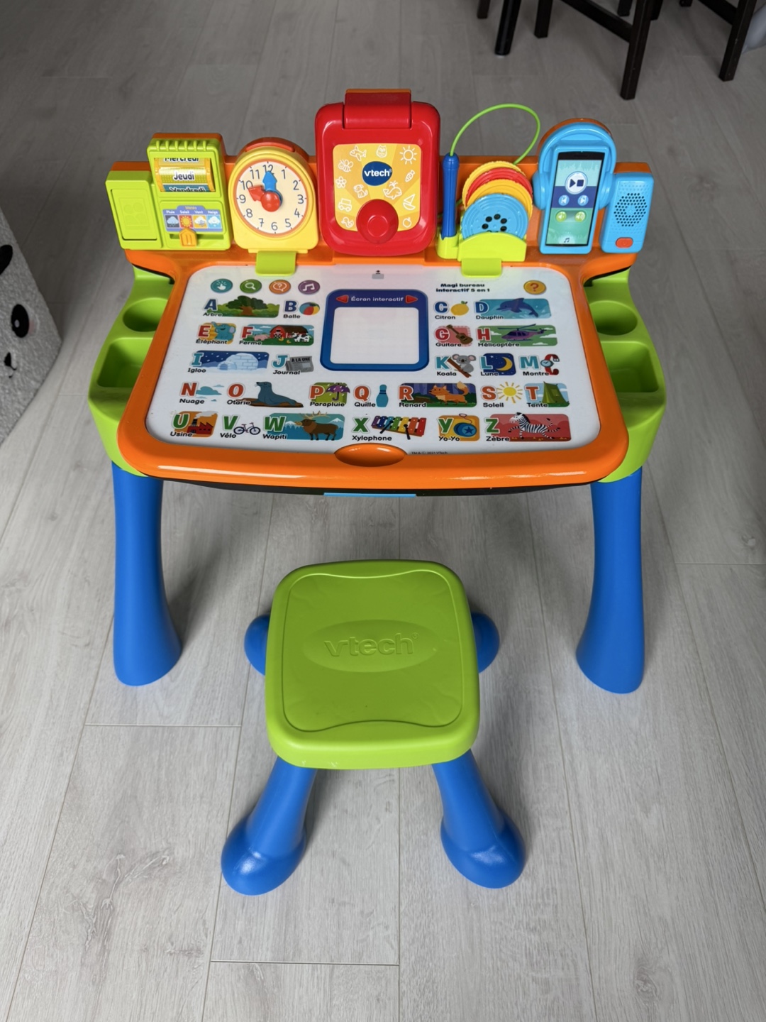 VTech Touch and Learn Activity Desk FRENCH