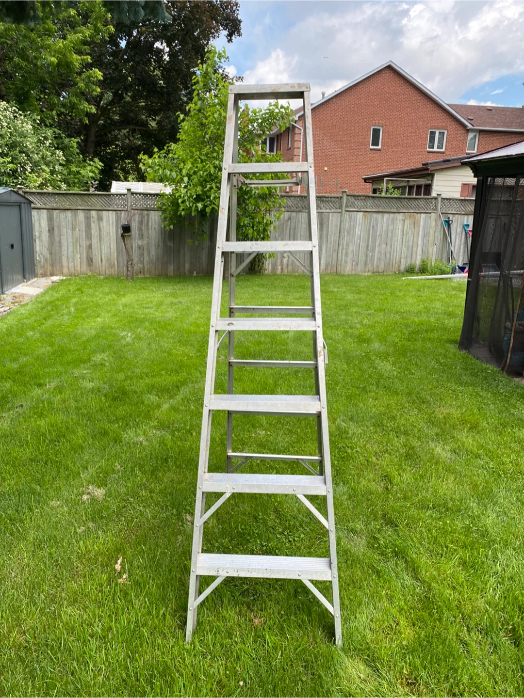 ALUMINUM STEP LADDER