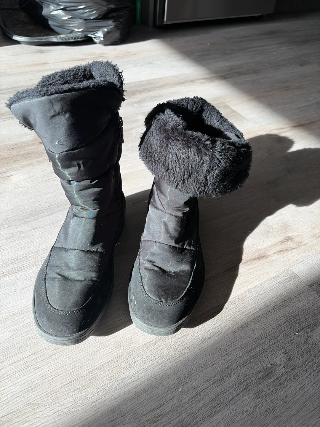 Black Puffer Winter Boots with Fur Trim