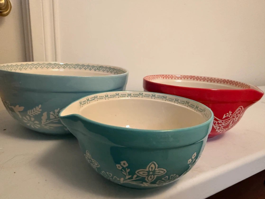 Pioneer woman mixing bowls