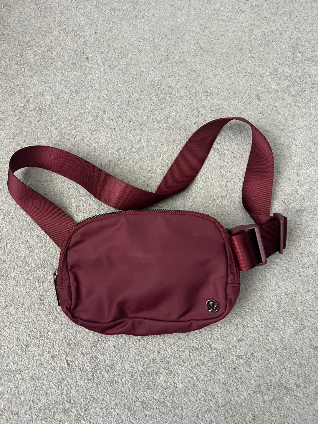 Lululemon Everywhere Belt Bag - Burgundy