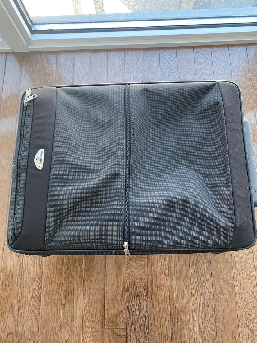Samsonite carry-on suitcase - photo 2