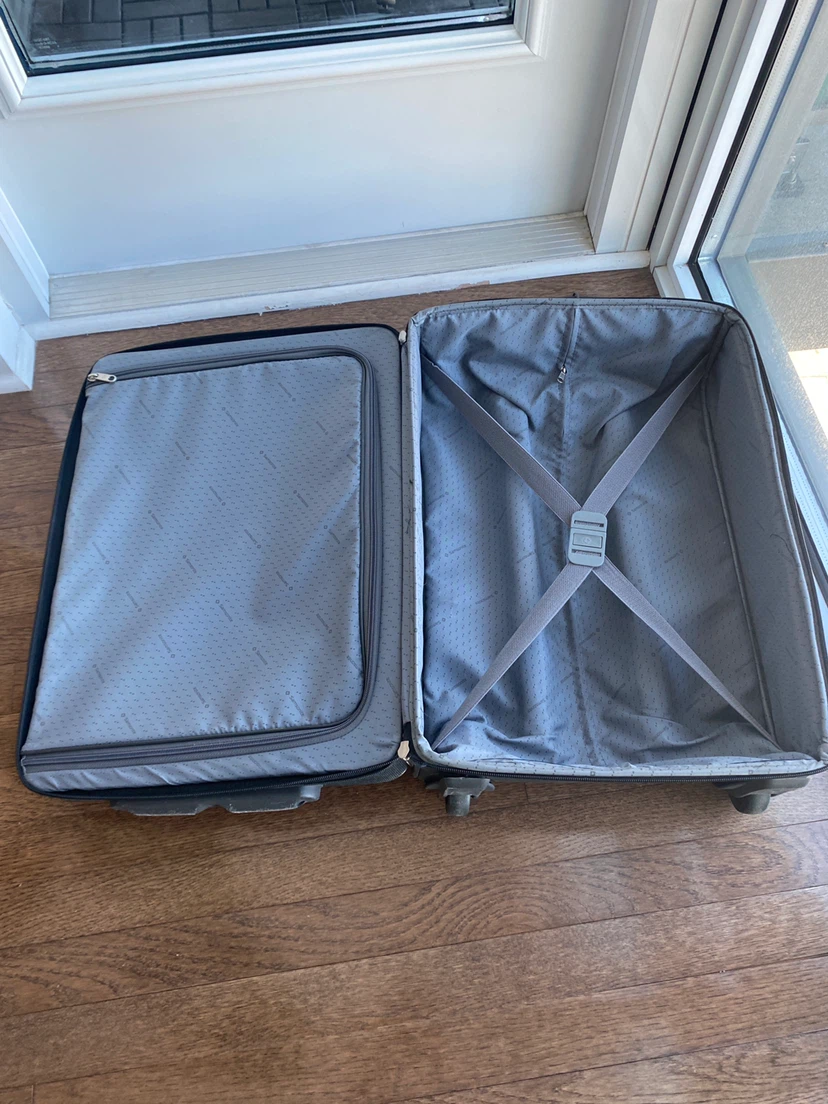 Samsonite carry-on suitcase - photo 3