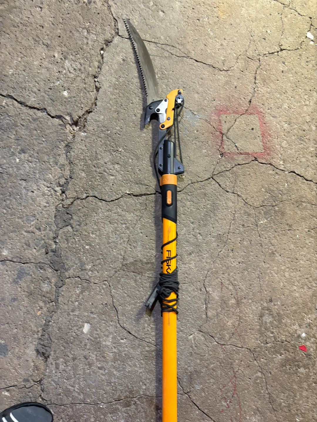 Fiskars Extendable Pole Saw with Saw Blade