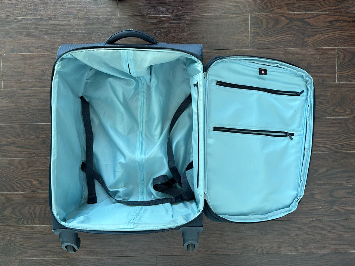 Delsey Medium Suitcase – Very Good Condition - photo 4