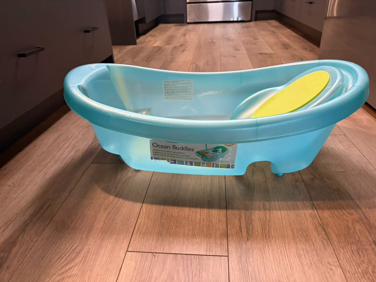The First Years Ocean Buddies Baby Bathtub