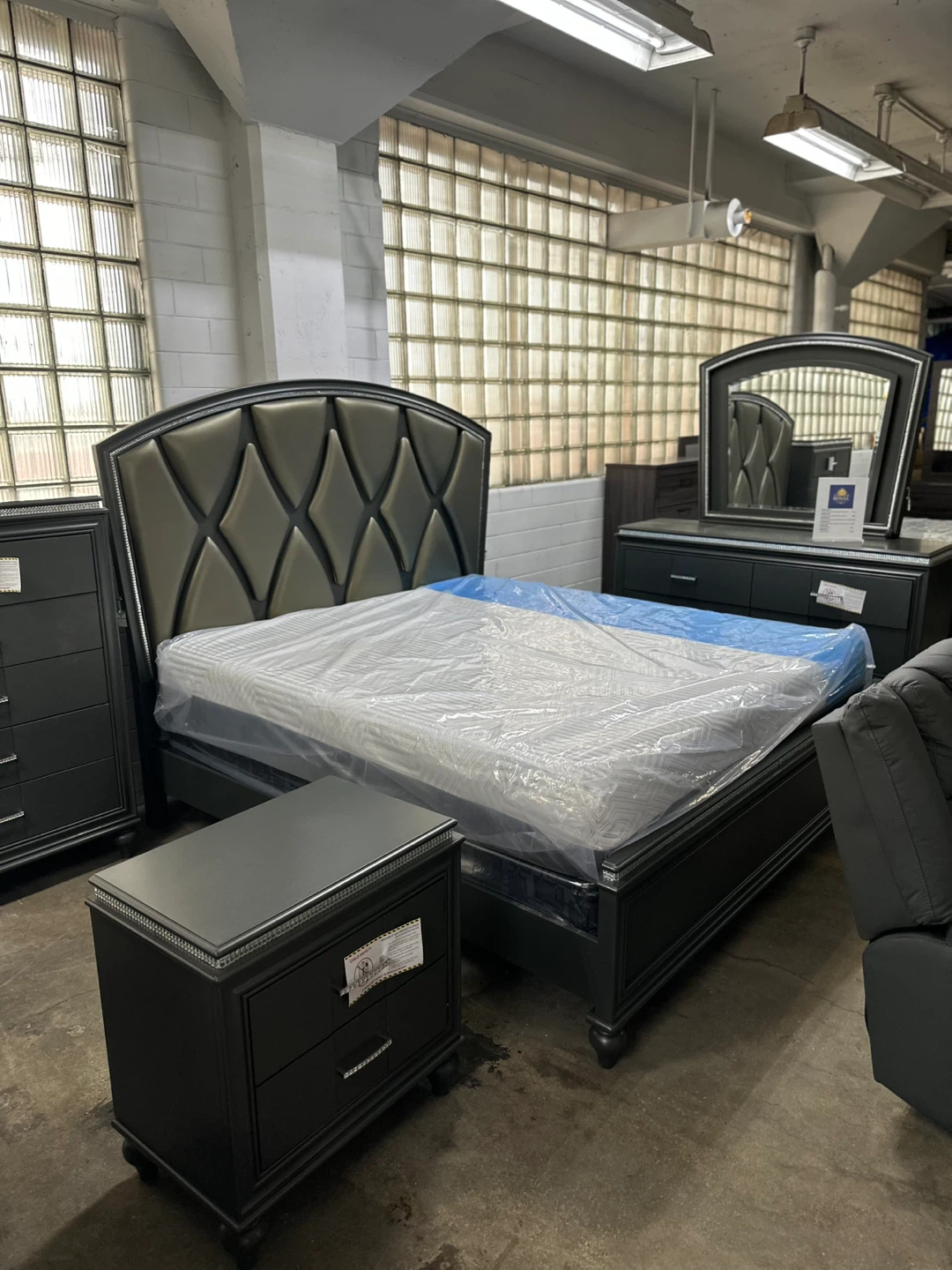 4 piece queen/king set bed frame, dresser, mirror nightstand