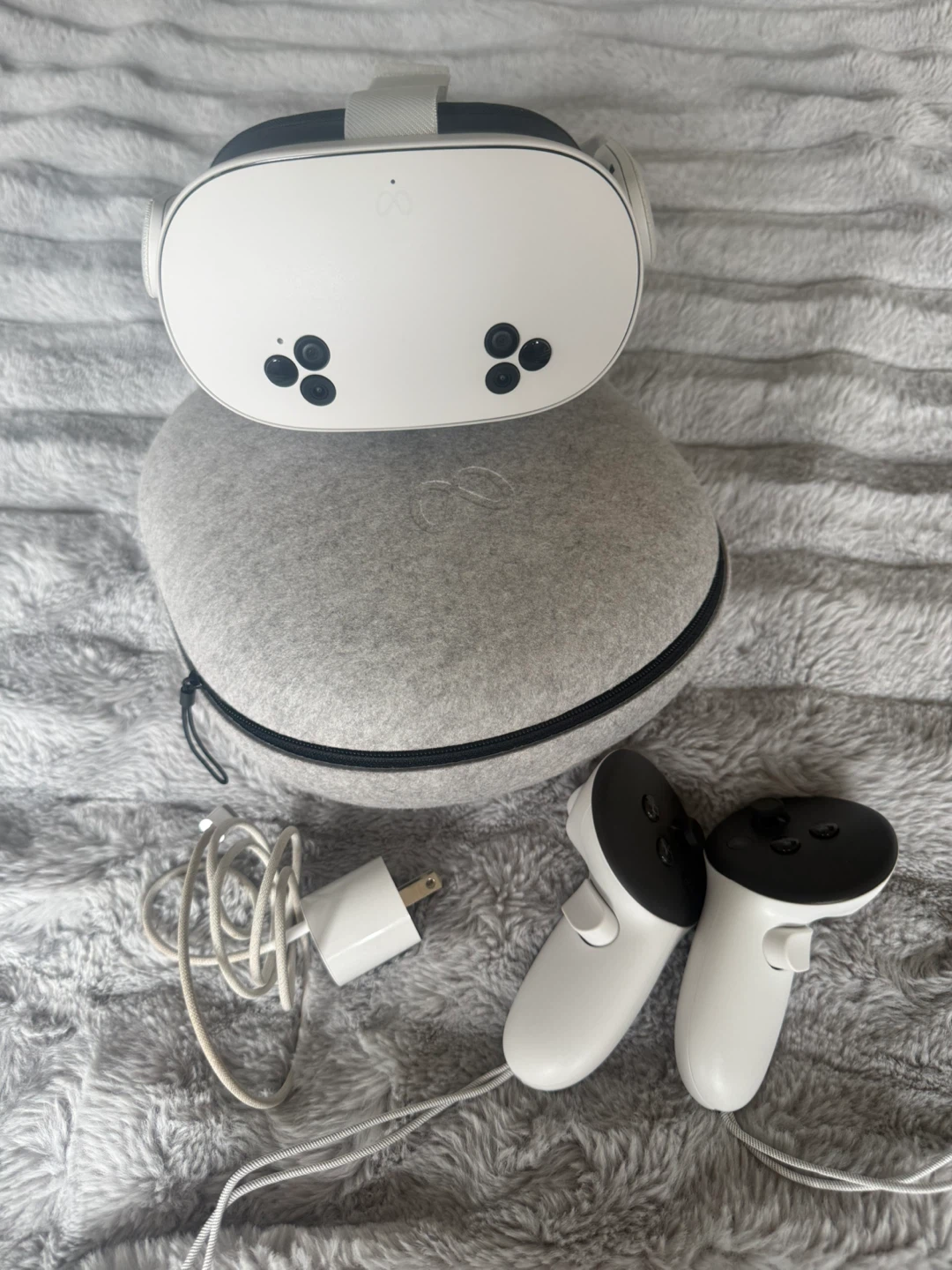 Meta Quest 3S VR Headset with Controllers and Case