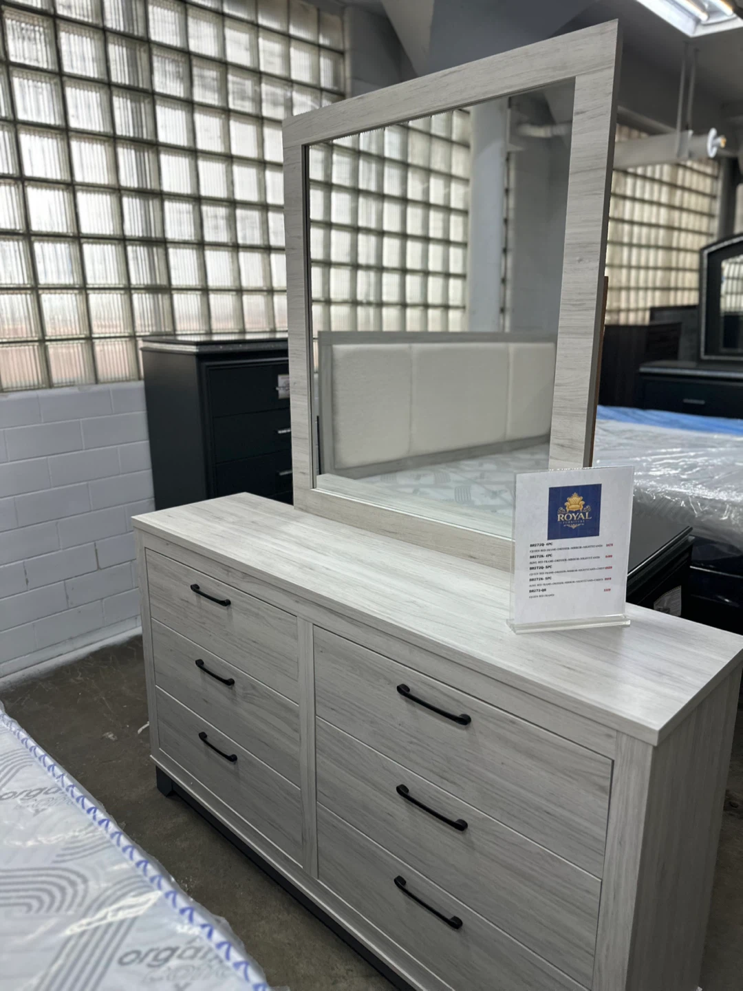 4 piece queen set bed frame dresser mirror nightstand - photo 4
