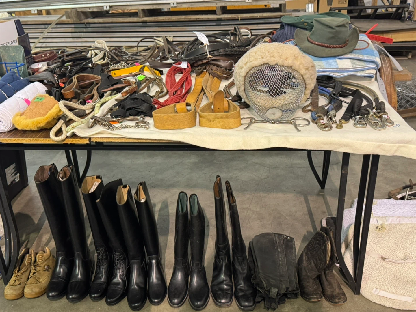Massive indoor garage sale - photo 4