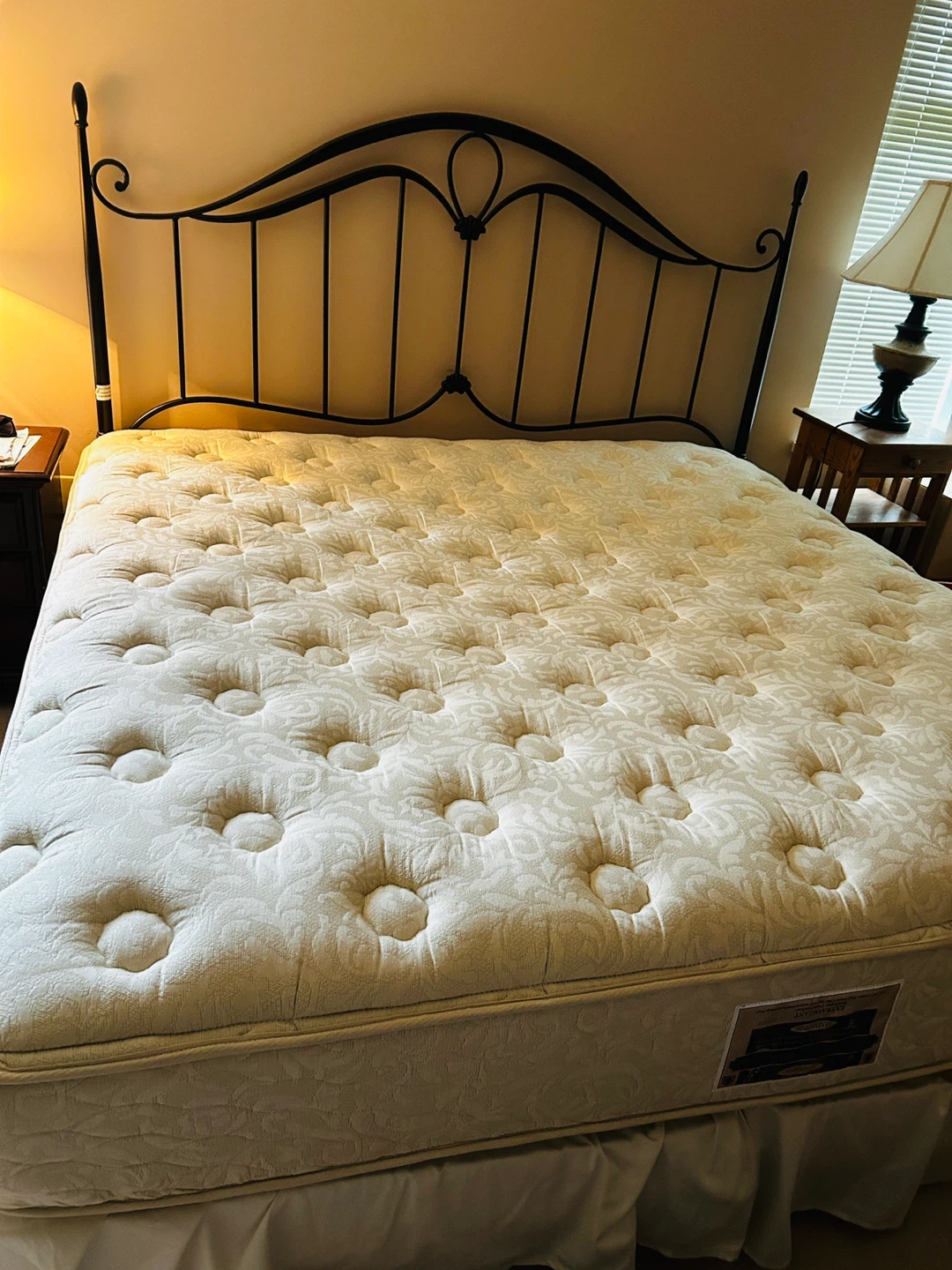 King size bed & luxury pillow top Mattress set
