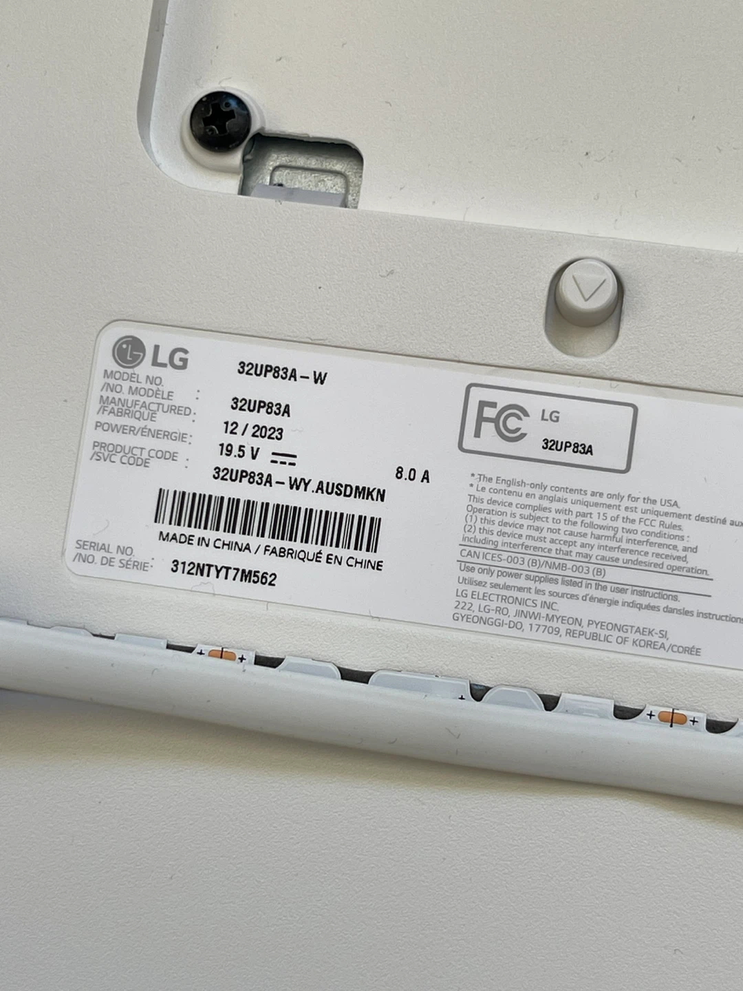 LG 32” 4K UHD Monitor - photo 5