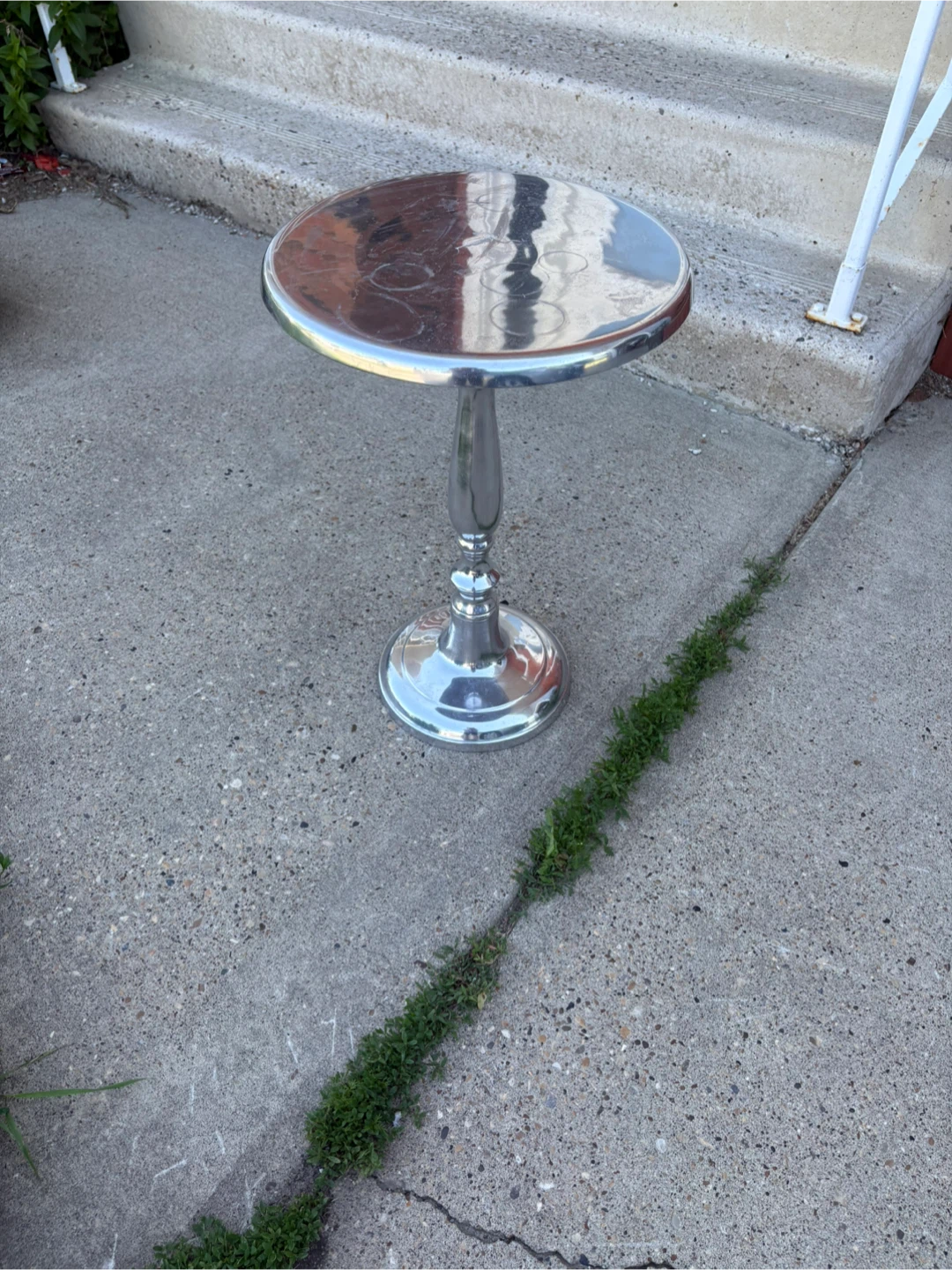 Silver Pedestal Side Table - photo 2