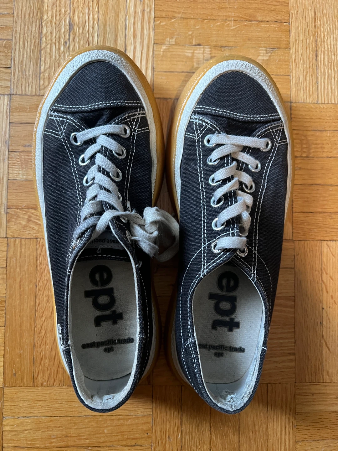 East Pacific Trade Black Canvas Shoes - Women's US 7