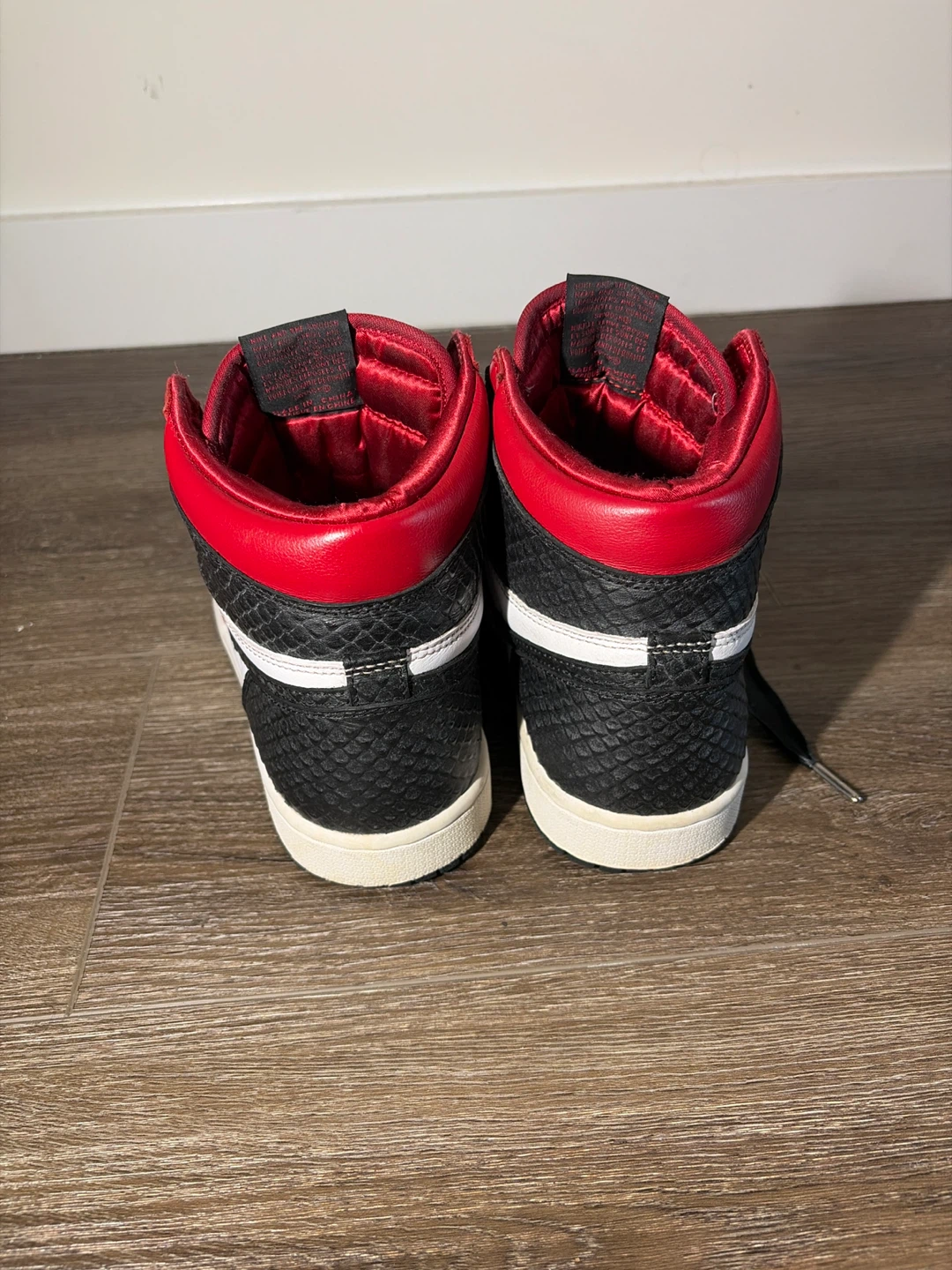 Nike Air Jordan 1 Retro High OG - photo 4