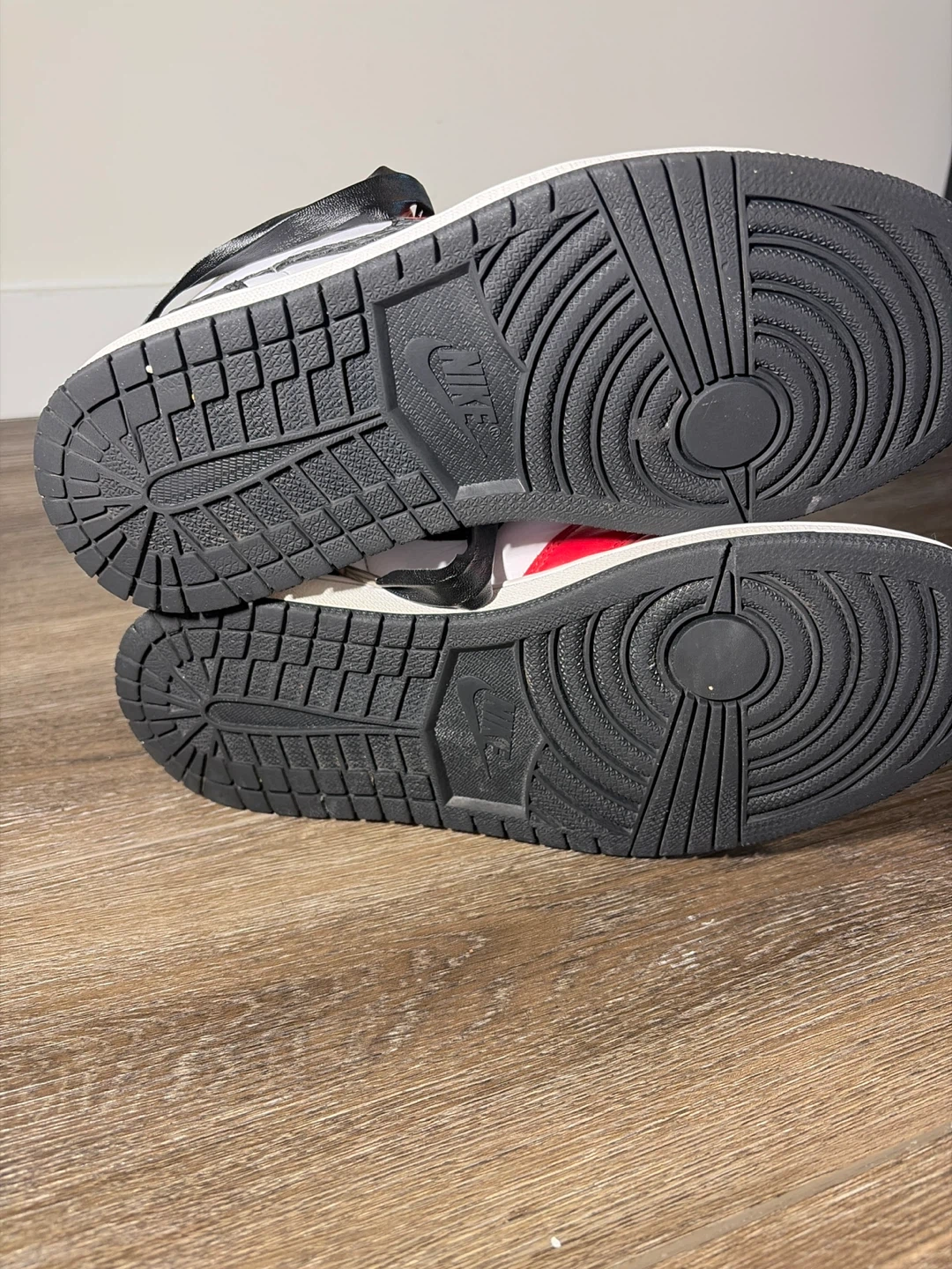 Nike Air Jordan 1 Retro High OG - photo 5
