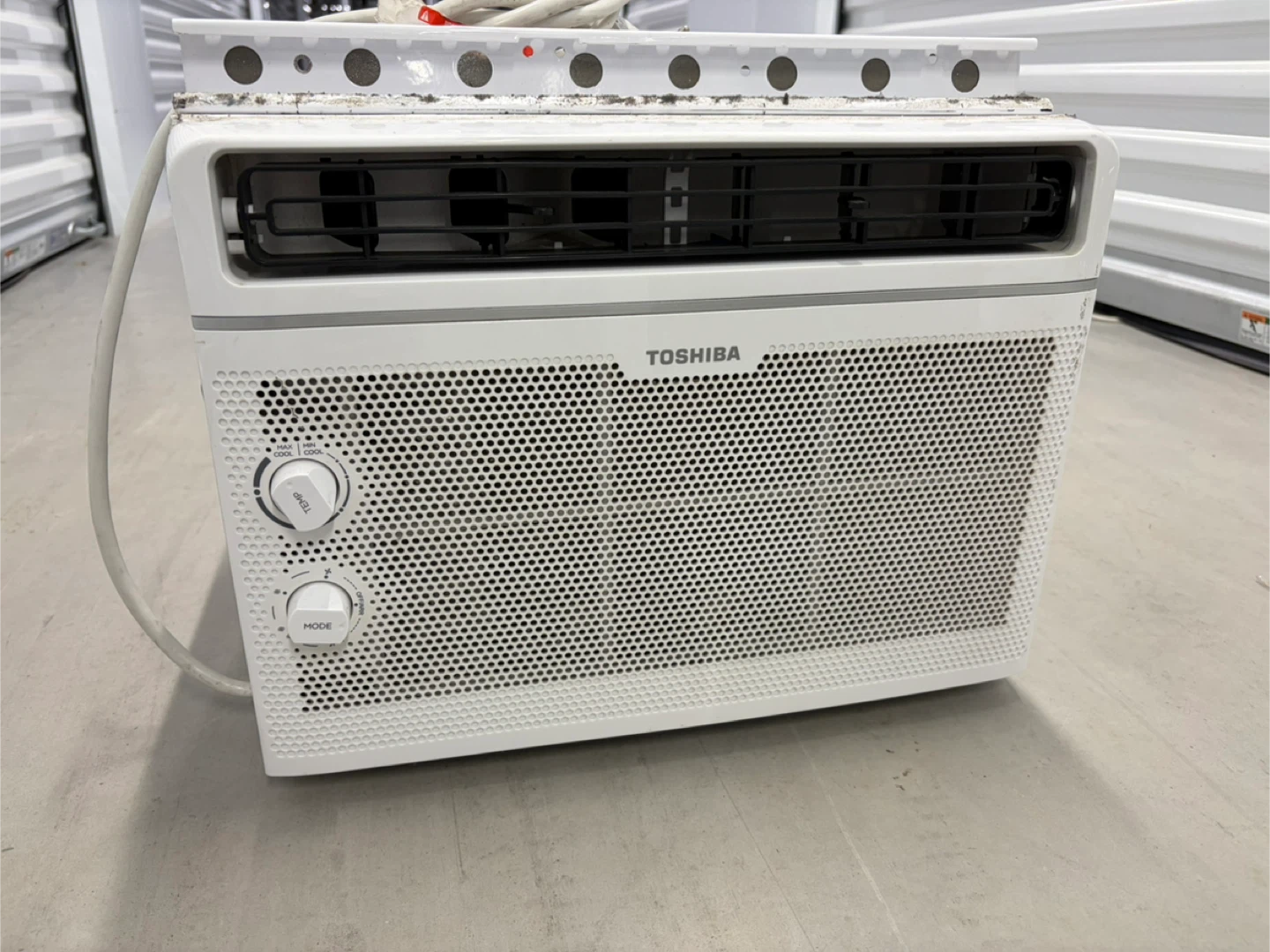 Frigidaire & Toshiba Window Air Conditioner Unit - photo 3