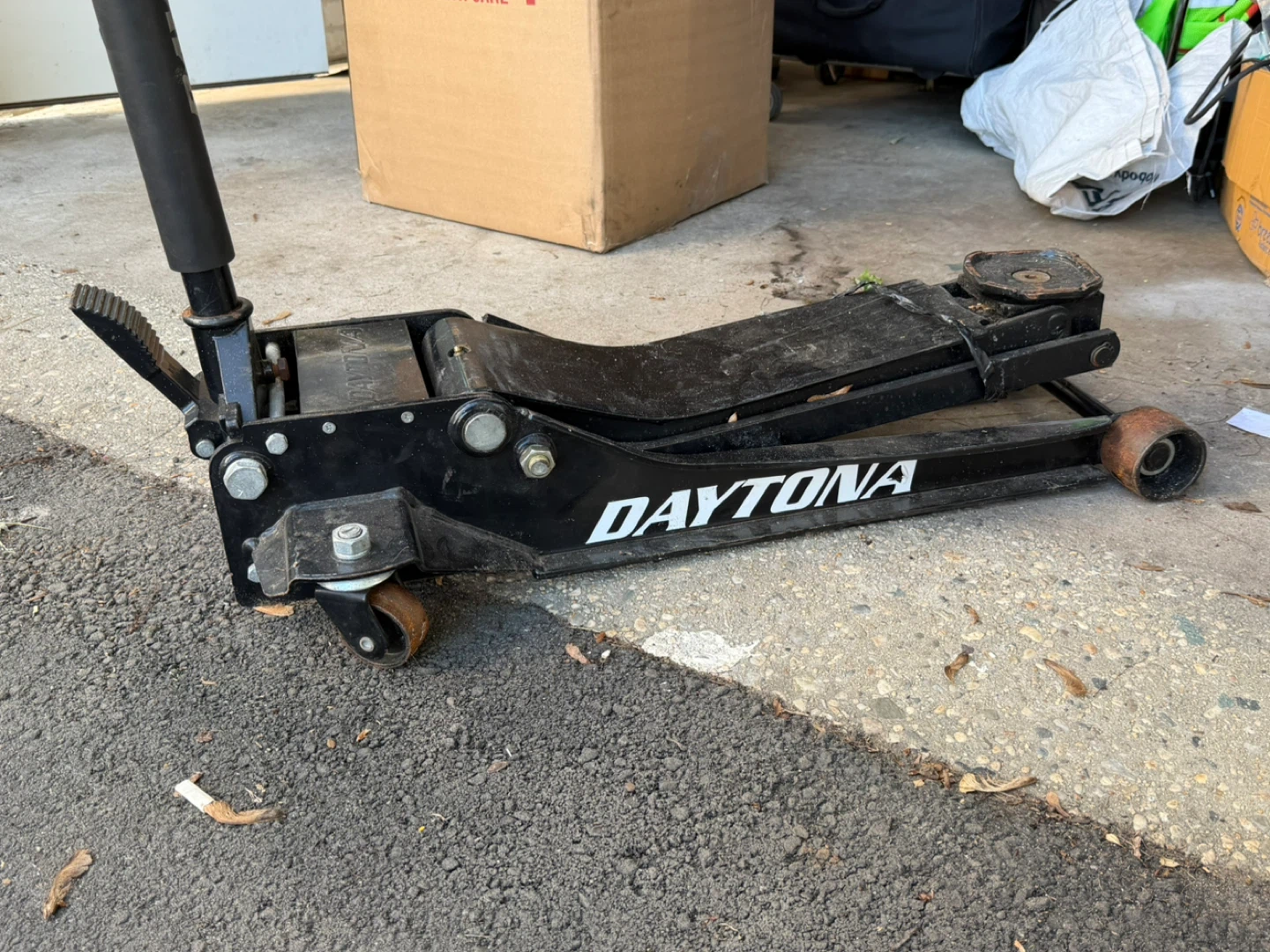 Daytona 3 Ton Long Reach Heavy Duty Floor Jack - photo 2