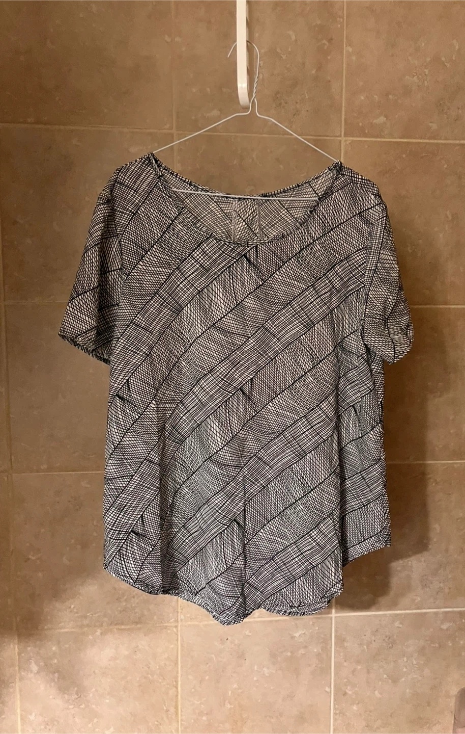Women's Black and White Patterned Blouse