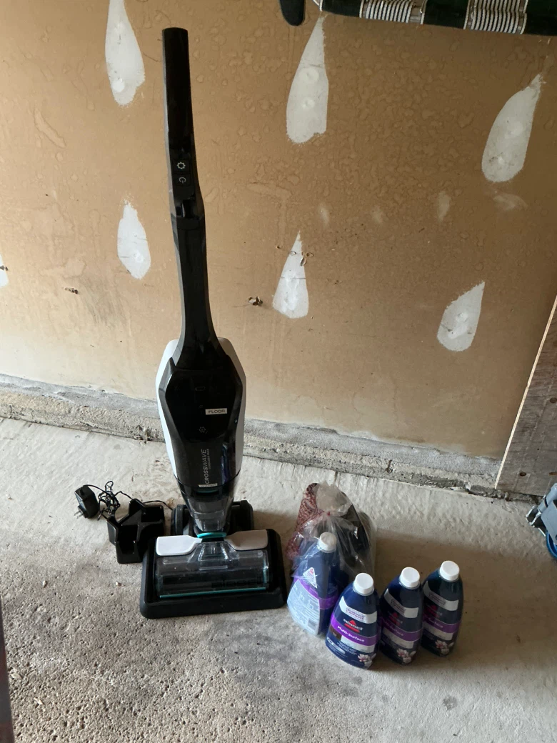 Bissell cordless floor cleaning machine - photo 2