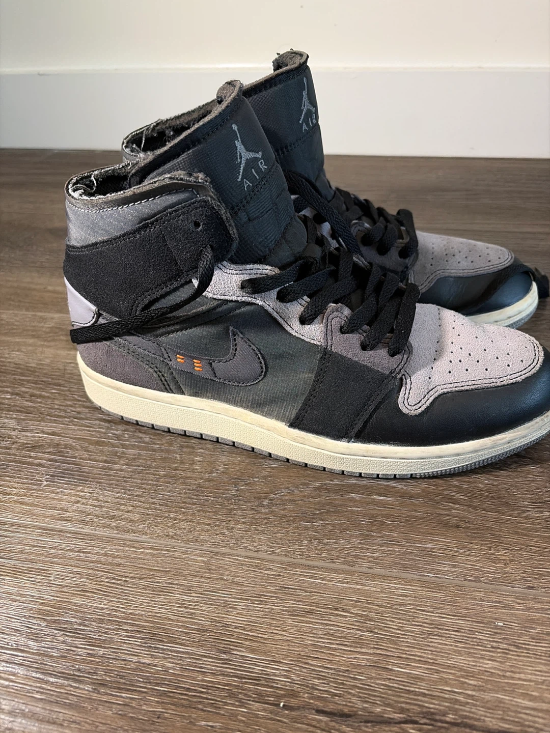 Air Jordan 1 High OG "Lost and Found" Sneakers - photo 4