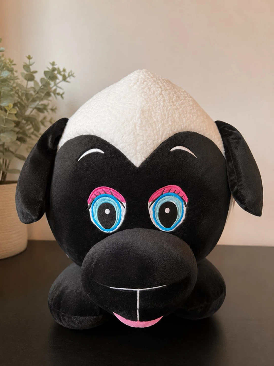 (BNWT) giant plushy / Giftable